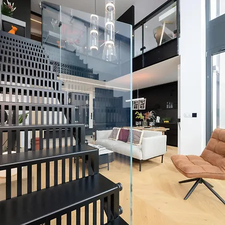 Ekskluzywny Z Antresola By Renters Prestige *